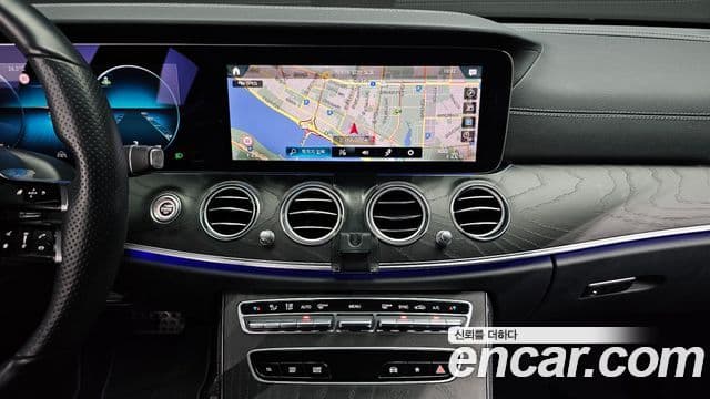 Mercedes-Benz E-Class 2022 — ფოტო 14/20