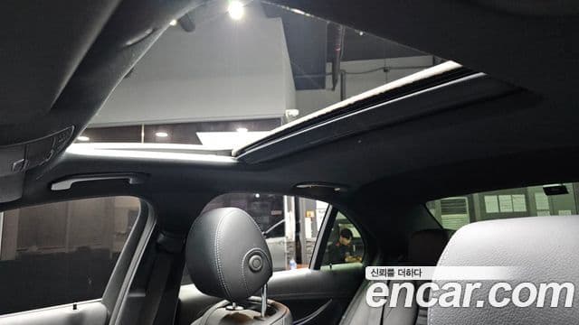Mercedes-Benz E-Class 2022 — ფოტო 20/20