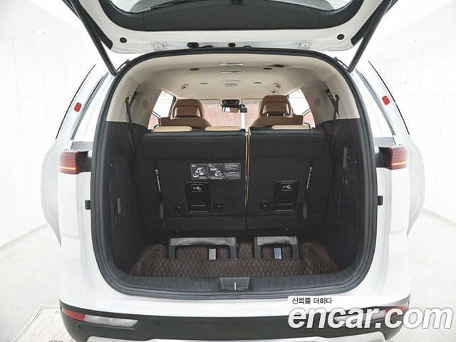 Kia Carnival 2023 — ფოტო 4/20