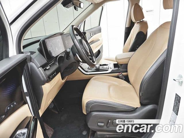 Kia Carnival 2023 — ფოტო 6/20