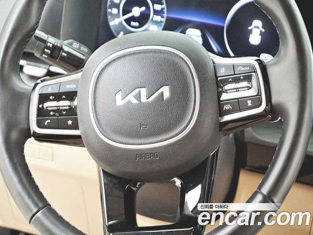 Kia Carnival 2023 — ფოტო 10/20