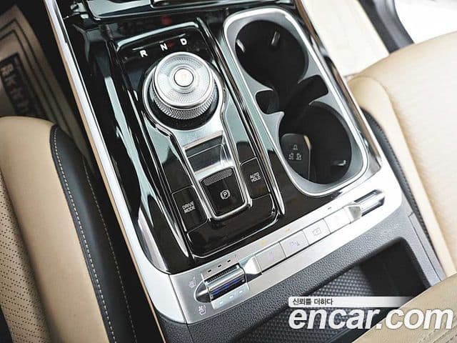 Kia Carnival 2023 — ფოტო 14/20