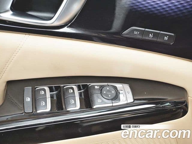 Kia Carnival 2023 — ფოტო 17/20