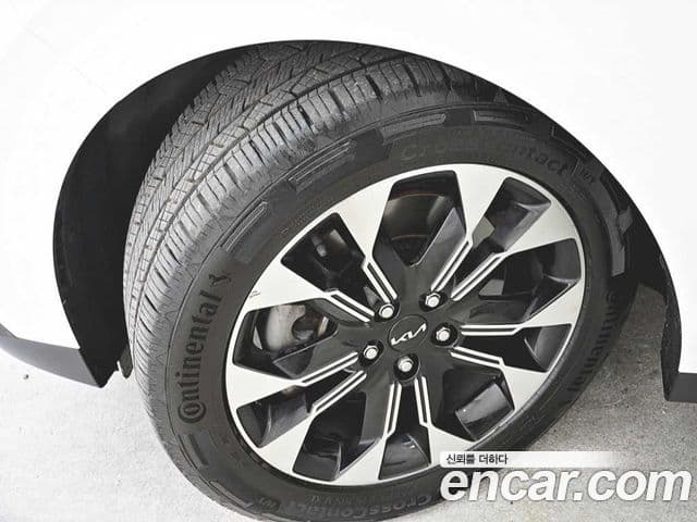 Kia Carnival 2023 — ფოტო 18/20