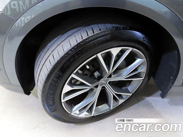 Audi Q7 2021 — фото 20 из 20