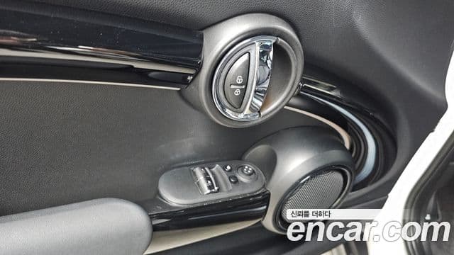Mini Cooper 2023 — ფოტო 19/20