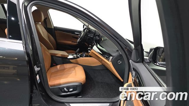 BMW 5 Series 2019 — Şəkil 11/20