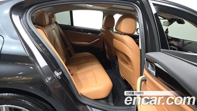 BMW 5 Series 2019 — Şəkil 12/20