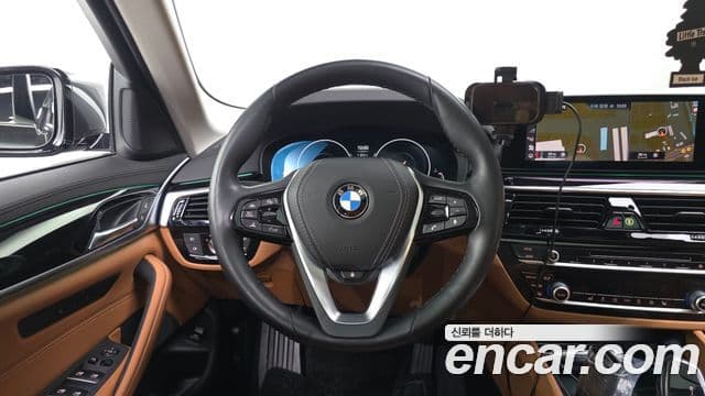 BMW 5 Series 2019 — Şəkil 13/20
