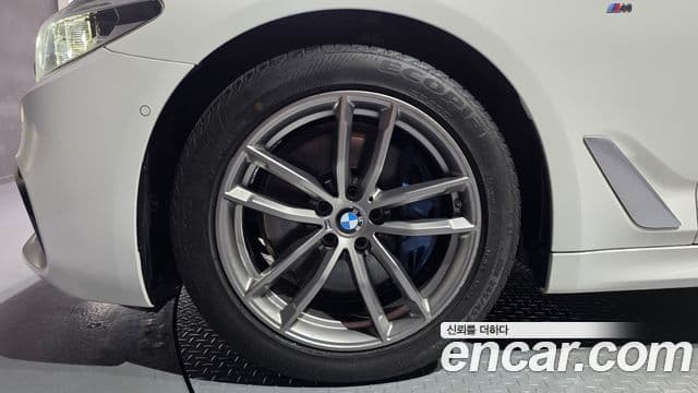 BMW 5 Series 2018 — ფოტო 5/20