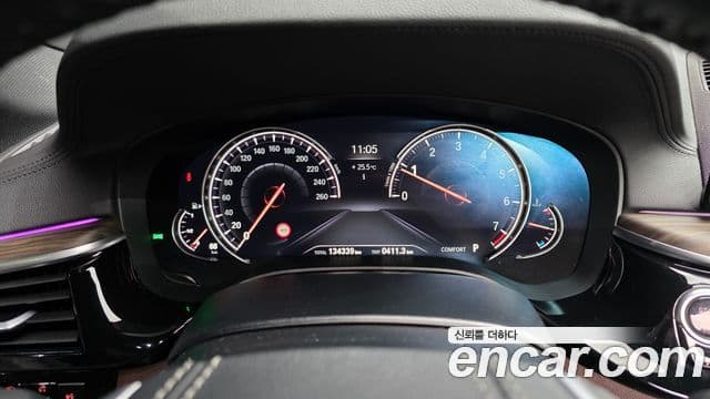 BMW 5 Series 2018 — ფოტო 8/20
