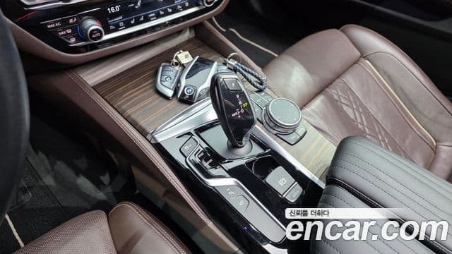 BMW 5 Series 2018 — ფოტო 9/20