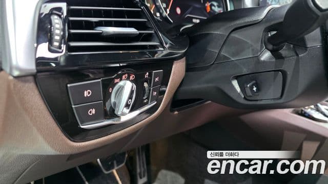 BMW 5 Series 2018 — ფოტო 12/20