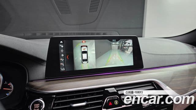 BMW 5 Series 2018 — ფოტო 15/20