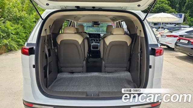 Kia Carnival 2022 — Şəkil 17/20