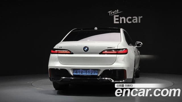 BMW i7 2024 — Photo 10/20