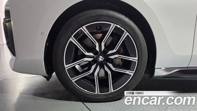 BMW i7 2024 — Photo 12/20