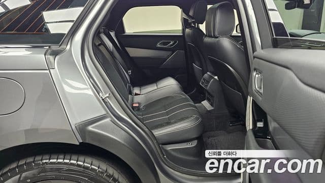 Land Rover Range Rover Velar 2019 — ფოტო 17/20