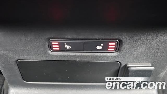 Land Rover Range Rover Velar 2019 — ფოტო 19/20