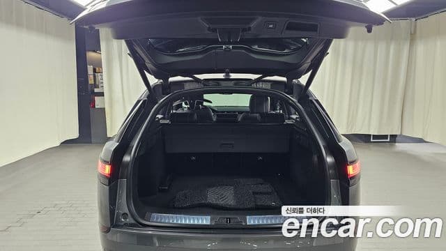 Land Rover Range Rover Velar 2019 — ფოტო 18/20