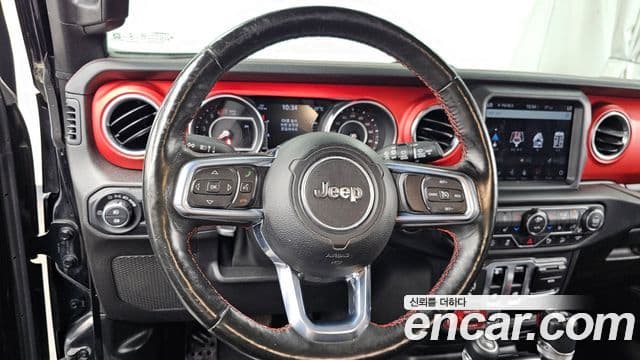 Jeep Wrangler 2020 — ფოტო 13/20