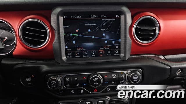 Jeep Wrangler 2020 — ფოტო 15/20