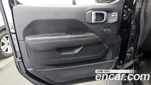 Jeep Wrangler 2020 — Photo 24/32