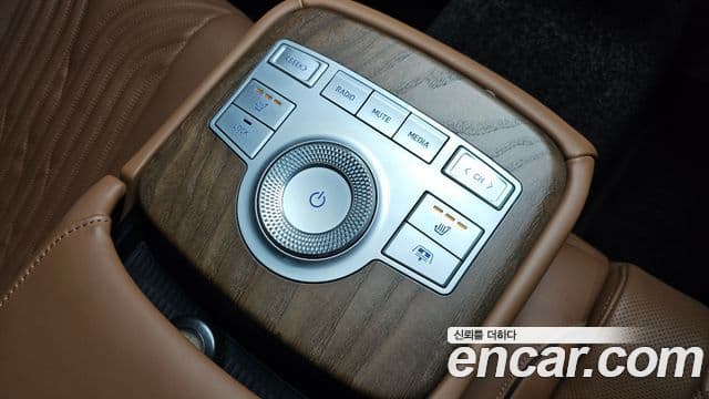 Genesis Electrified G80 2022 — Şəkil 19/20