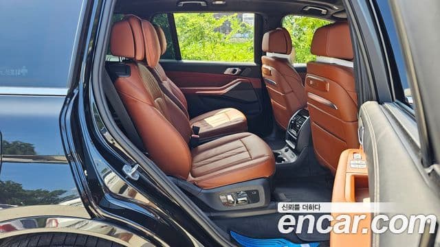 BMW X7 2025 — Photo 28/31