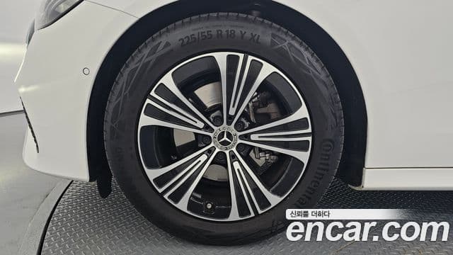 Mercedes-Benz E-Class 2025 — ფოტო 5/20