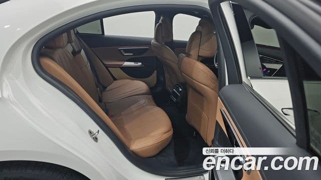 Mercedes-Benz E-Class 2025 — ფოტო 12/20