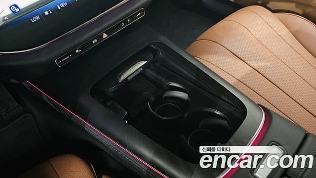 Mercedes-Benz E-Class 2025 — ფოტო 18/20