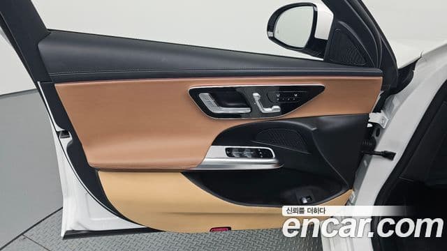 Mercedes-Benz E-Class 2025 — Photo 29/30