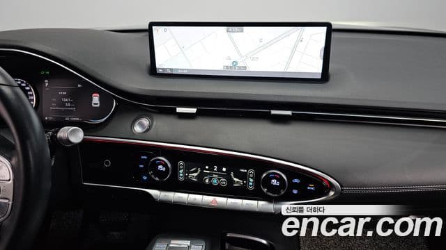 Genesis GV70 2021 — ფოტო 13/20