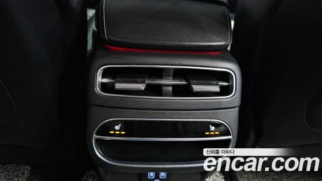 Genesis GV70 2021 — ფოტო 15/20