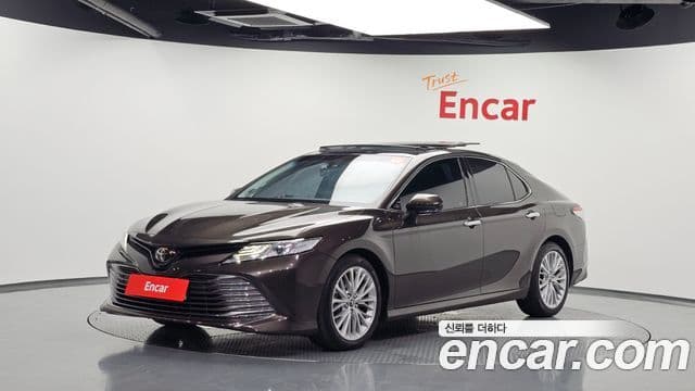 Toyota Camry 2018 — Şəkil 1/20