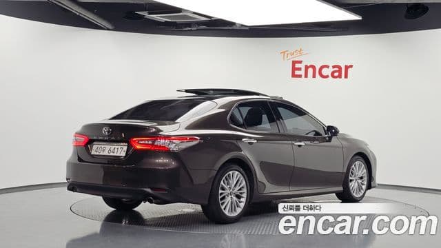 Toyota Camry 2018 — Photo 29/35