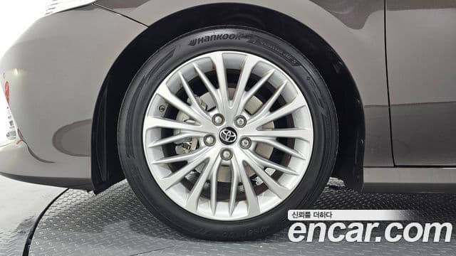Toyota Camry 2018 — Şəkil 5/20
