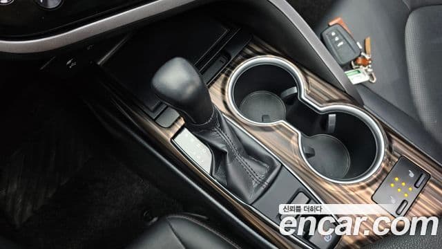 Toyota Camry 2018 — Şəkil 9/20