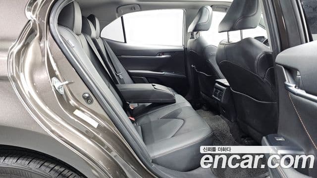Toyota Camry 2018 — Şəkil 11/20