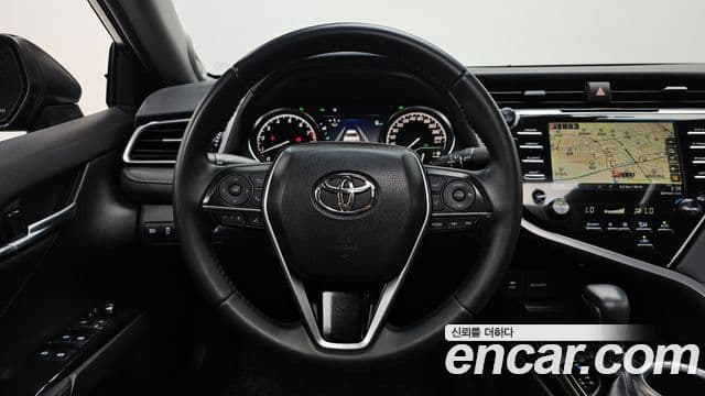 Toyota Camry 2018 — Şəkil 12/20