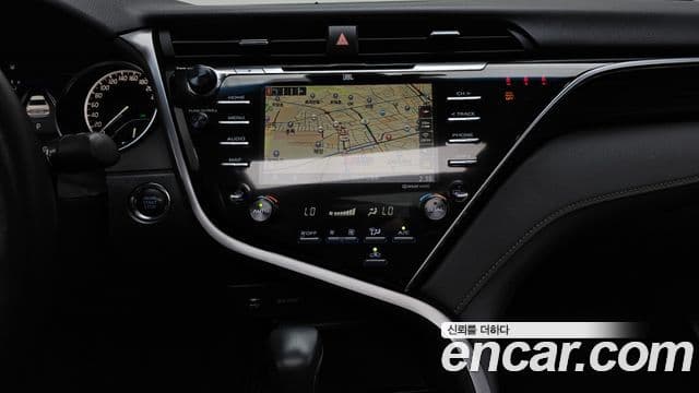 Toyota Camry 2018 — Şəkil 13/20