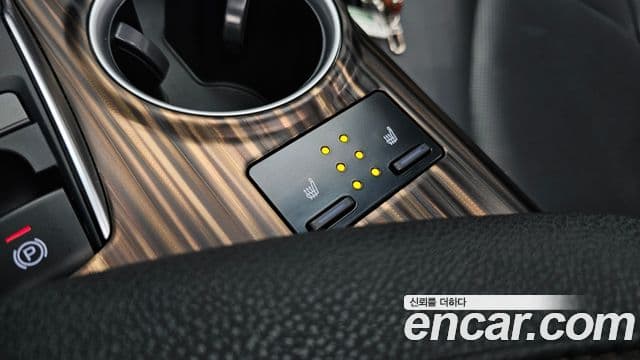 Toyota Camry 2018 — Şəkil 18/20