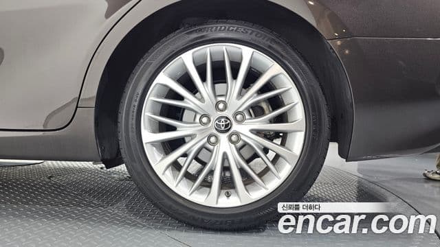 Toyota Camry 2018 — Photo 10/35