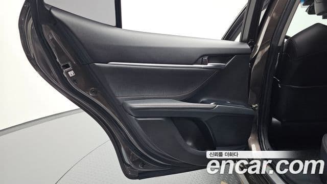 Toyota Camry 2018 — Photo 24/35
