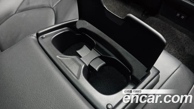 Toyota Camry 2018 — Photo 33/35