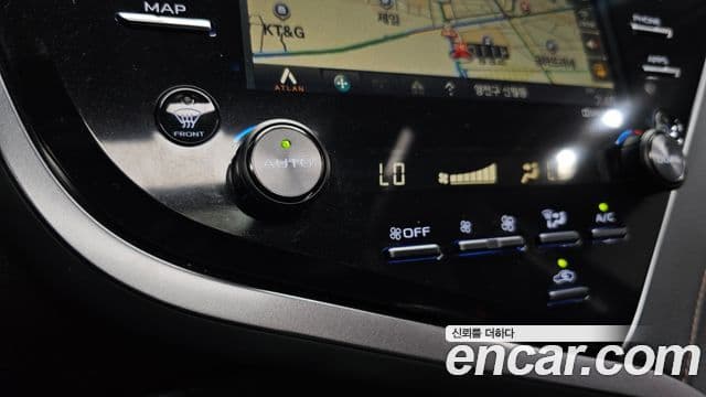 Toyota Camry 2018 — Photo 16/35
