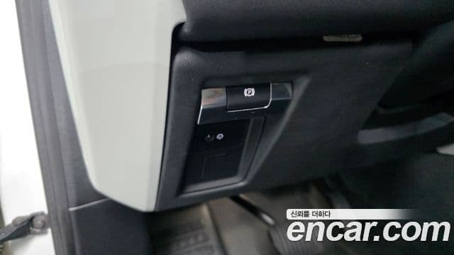 Land Rover Defender 2020 — ფოტო 8/20