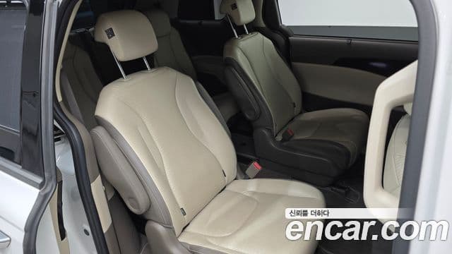 Kia Carnival 2021 — ფოტო 12/20
