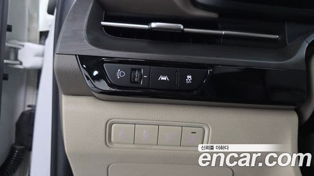 Kia Carnival 2021 — ფოტო 18/20
